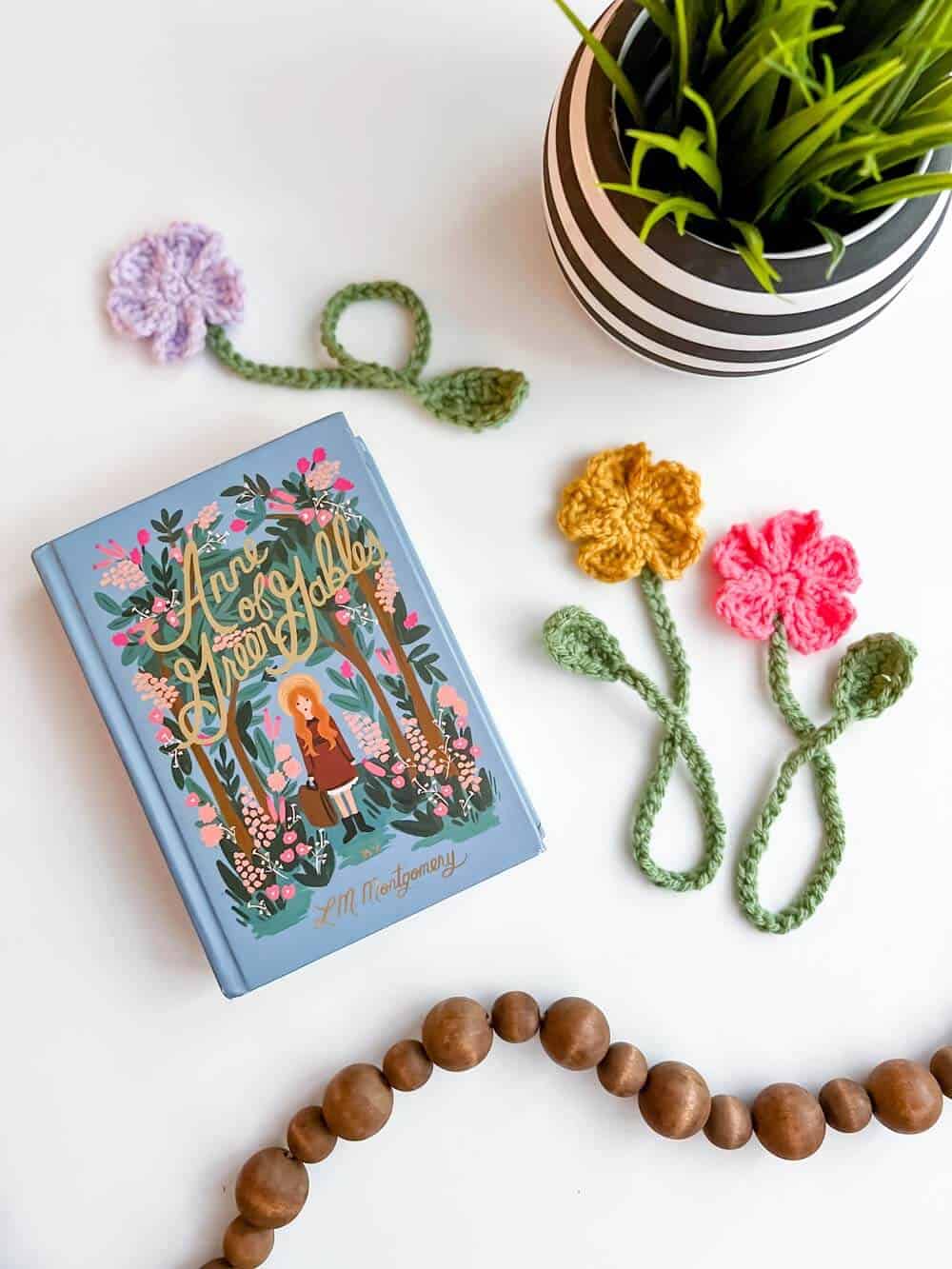 Dainty Daisy Bookmark free crochet pattern